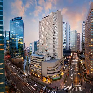 Hilton מלון